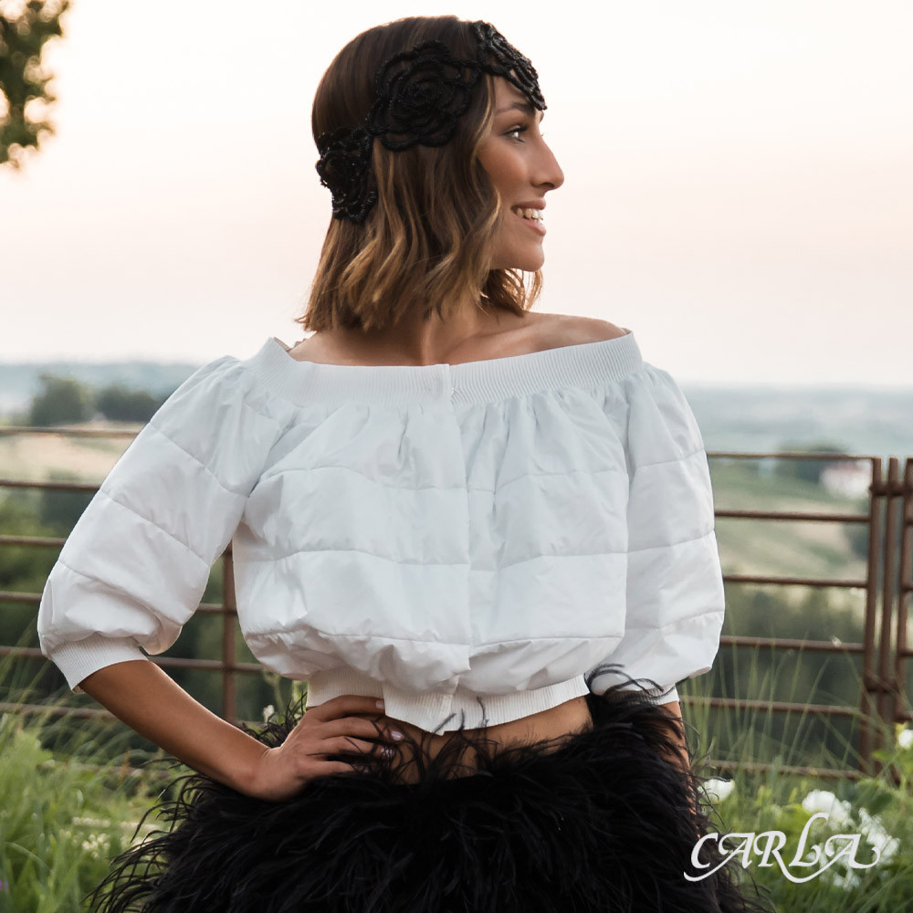 BOMBER CON SCOLLO OMERALE E MANICA 3/4