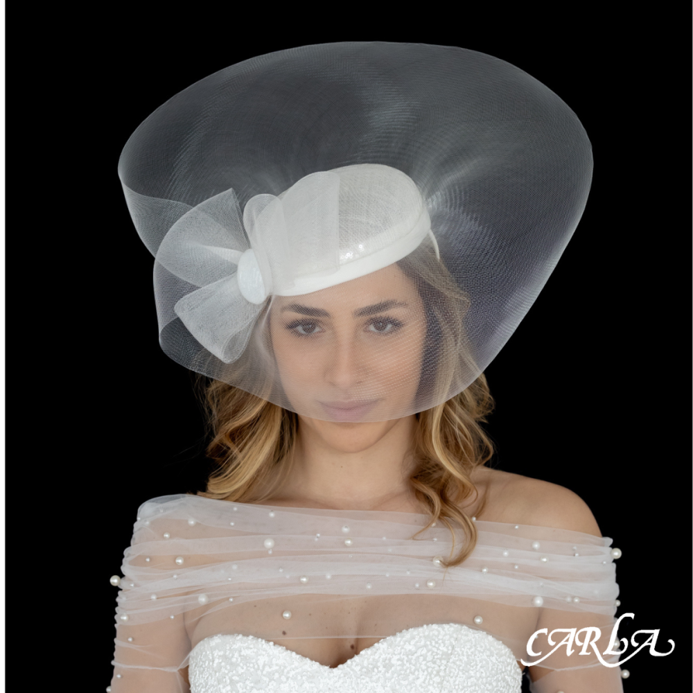 CAPPELLO CON TESA CRINOLINA E PLURIFIOCCO